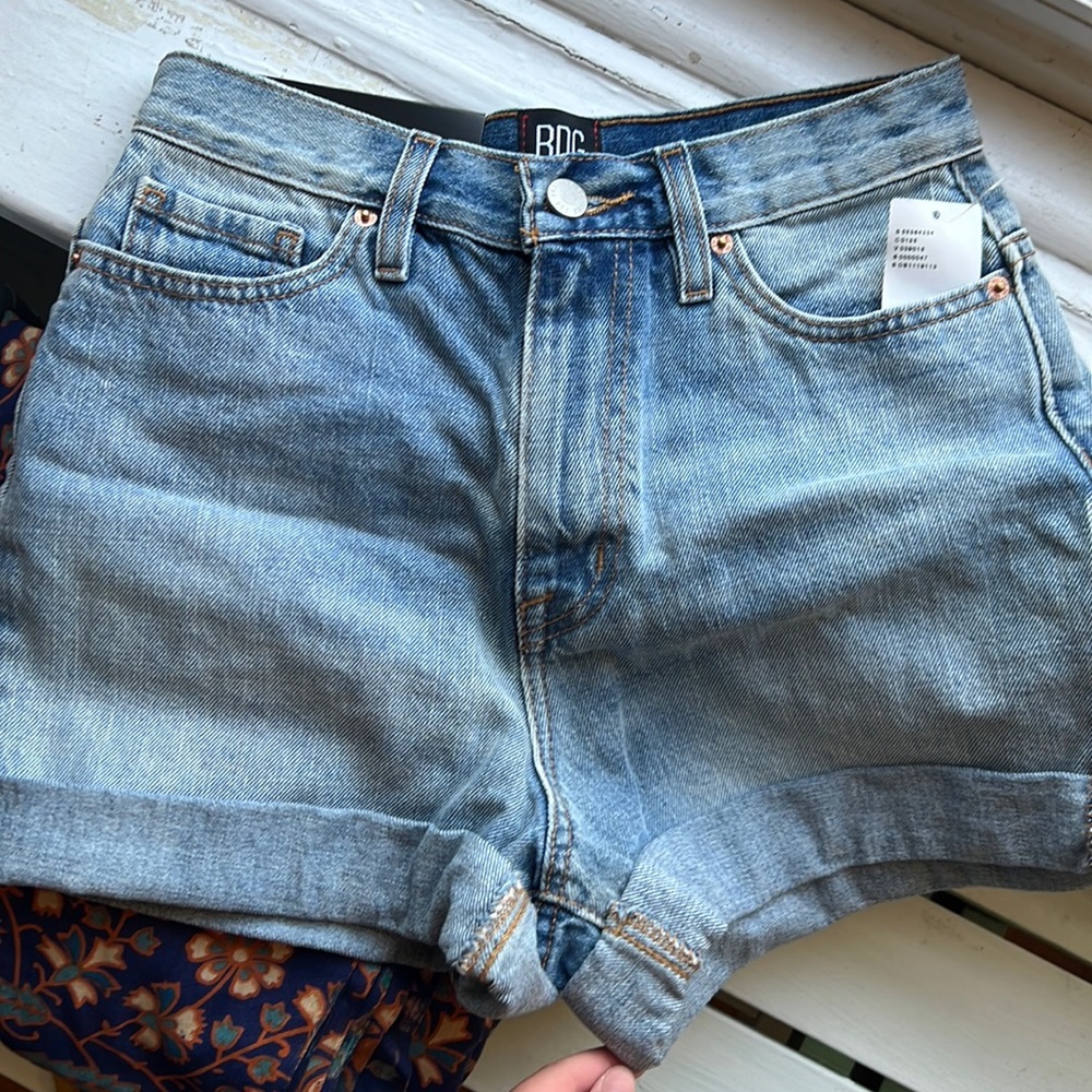 BNWT BDG mom high rise jean shorts